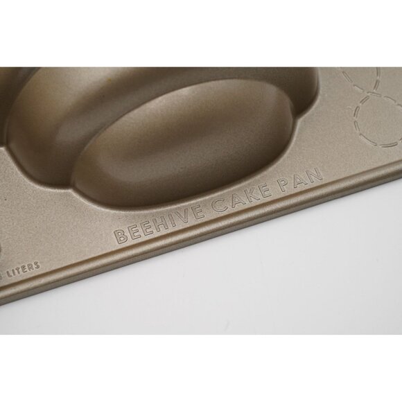 Nordic Ware Beehive Cake Pan 10 Cups / 2.4 Liters Cast Aluminum USA - Picture 4 of 5